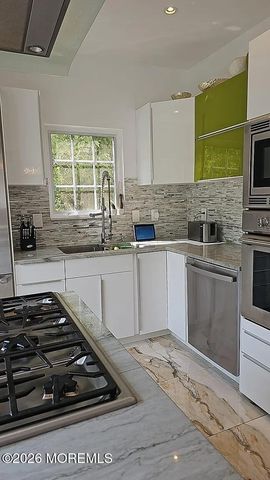 10 Russell Court, Matawan, NJ 07747