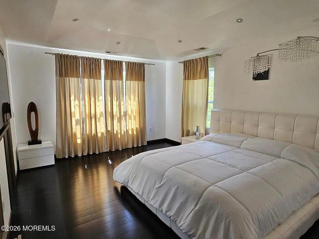 10 Russell Court, Matawan, NJ 07747