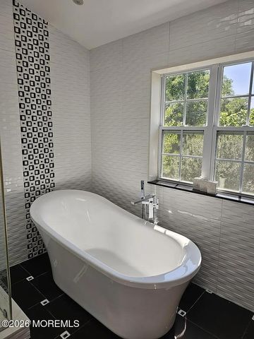 10 Russell Court, Matawan, NJ 07747