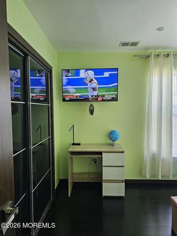 10 Russell Court, Matawan, NJ 07747