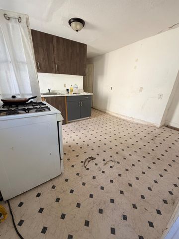 322 Pine St, Modesto, CA 95351