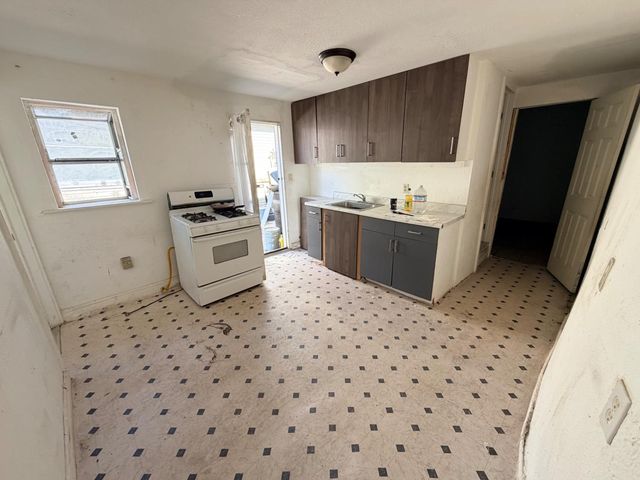 322 Pine St, Modesto, CA 95351