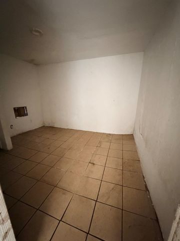 322 Pine St, Modesto, CA 95351