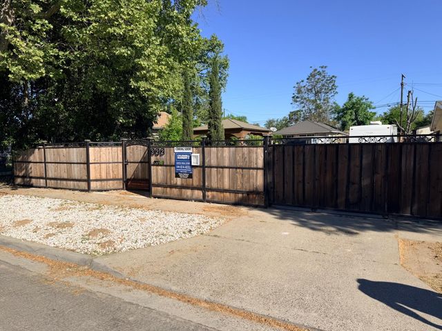 322 Pine St, Modesto, CA 95351