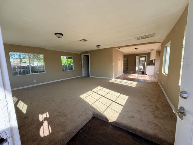 322 Pine St, Modesto, CA 95351