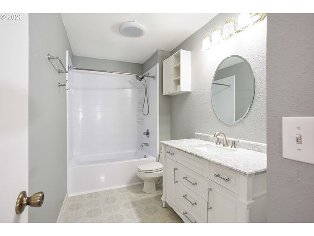 17582 Nw ROLLING HILL Ln, Beaverton, OR 97006