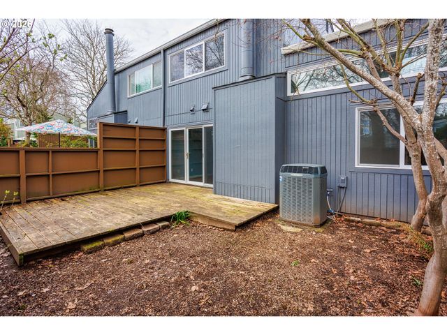 17582 Nw ROLLING HILL Ln, Beaverton, OR 97006