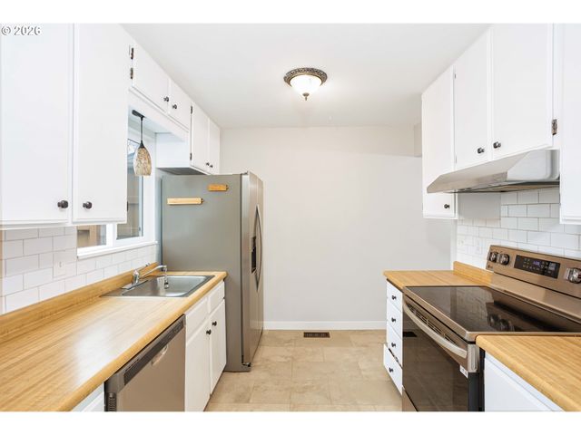 17582 Nw ROLLING HILL Ln, Beaverton, OR 97006