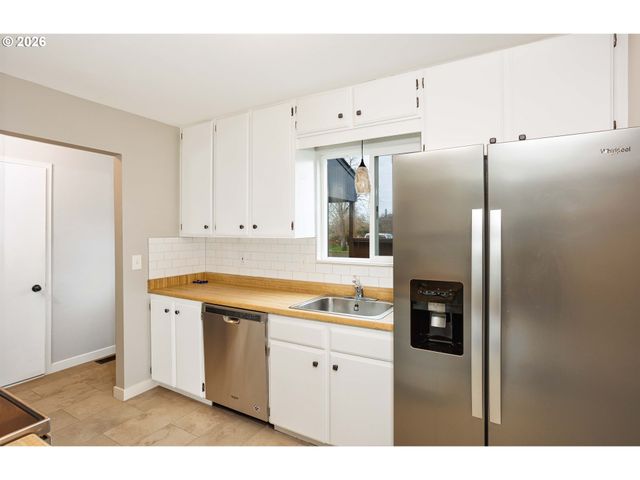 17582 Nw ROLLING HILL Ln, Beaverton, OR 97006