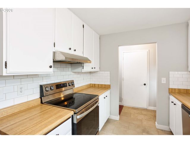 17582 Nw ROLLING HILL Ln, Beaverton, OR 97006