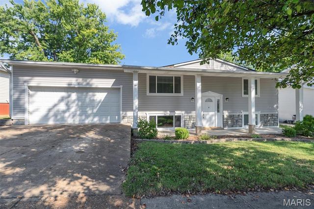 716 Wild Walnut Lane, Ballwin, MO 63021
