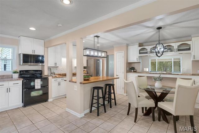 716 Wild Walnut Lane, Ballwin, MO 63021