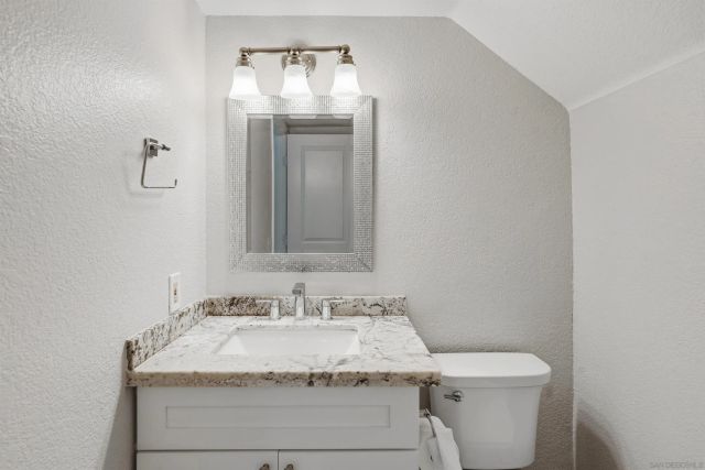 633 Thunder Gln, Escondido, CA 92027