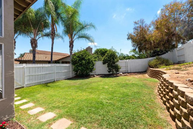 633 Thunder Gln, Escondido, CA 92027