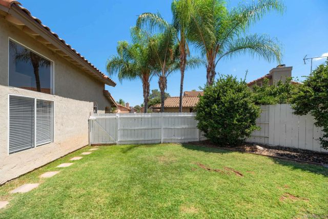 633 Thunder Gln, Escondido, CA 92027