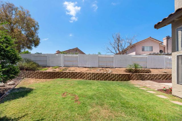 633 Thunder Gln, Escondido, CA 92027