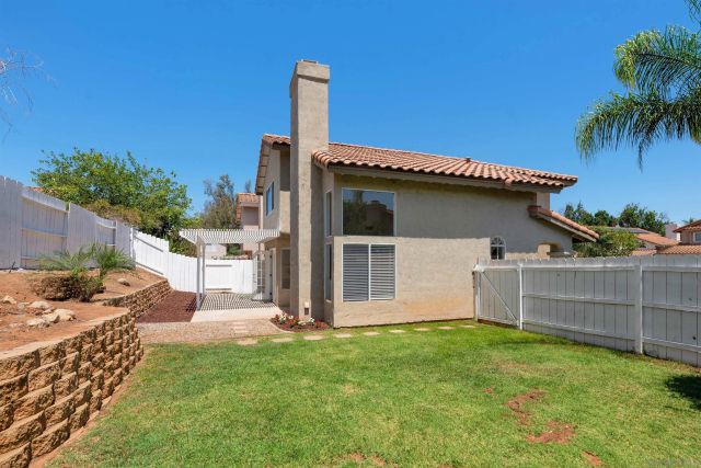 633 Thunder Gln, Escondido, CA 92027