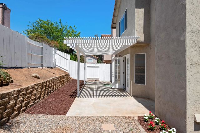 633 Thunder Gln, Escondido, CA 92027