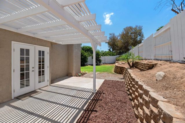 633 Thunder Gln, Escondido, CA 92027