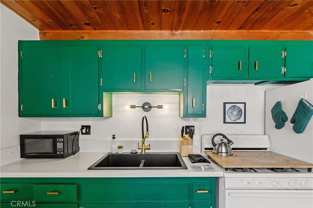 1104 Robinhood, Big Bear City, CA 92314