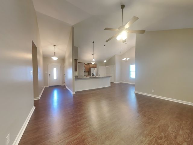 1517 Reasons Dr, Clarksville, TN 37042
