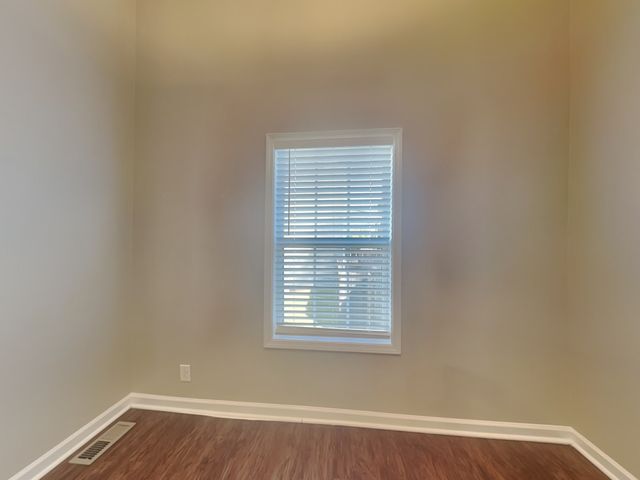 1517 Reasons Dr, Clarksville, TN 37042