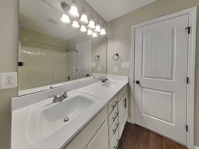 1517 Reasons Dr, Clarksville, TN 37042
