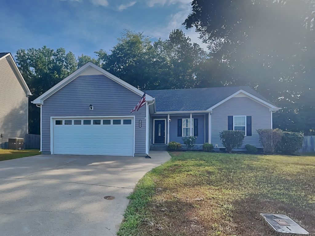 1517 Reasons Dr, Clarksville, TN 37042