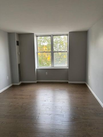 250 E Harbortown Drive 307, Detroit City, MI 48207