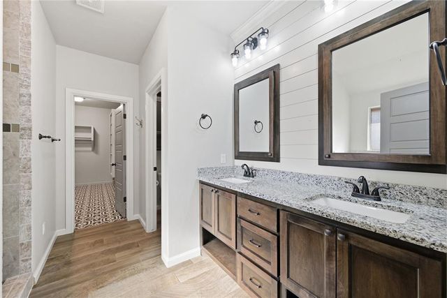 2004 Creek Side Circle, Moore, OK 73160