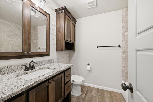 2004 Creek Side Circle, Moore, OK 73160