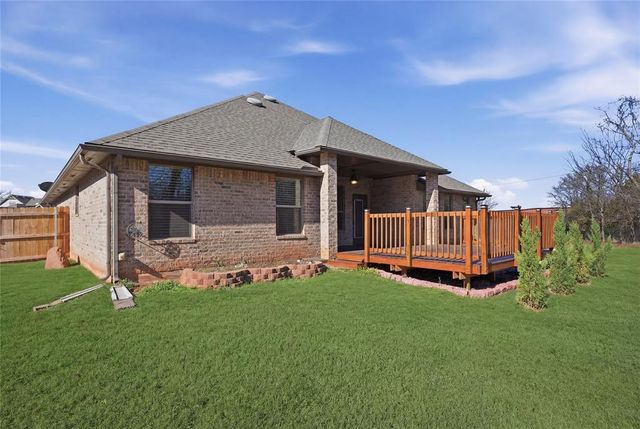2004 Creek Side Circle, Moore, OK 73160