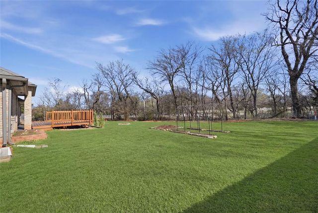 2004 Creek Side Circle, Moore, OK 73160