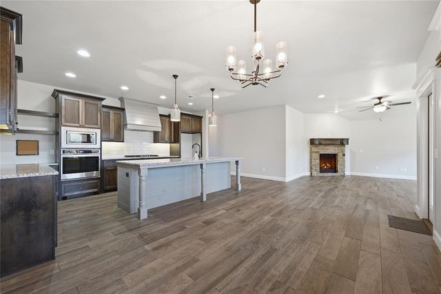 2004 Creek Side Circle, Moore, OK 73160