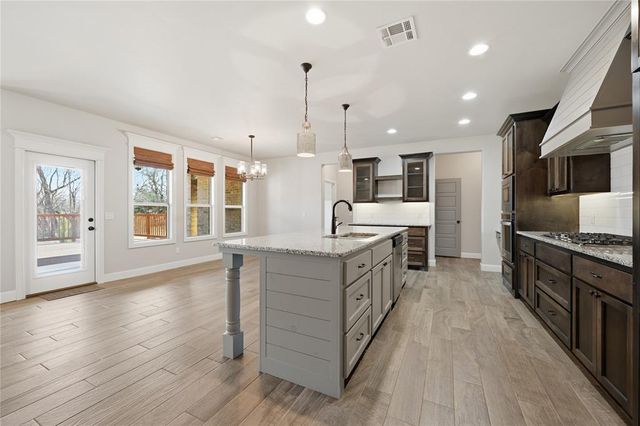 2004 Creek Side Circle, Moore, OK 73160