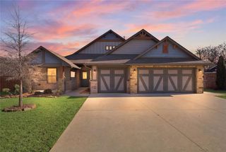 2004 Creek Side Circle, Moore, OK 73160