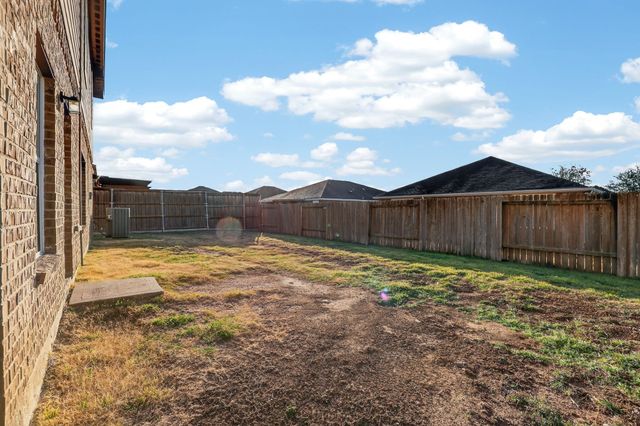 136 Eider Drive, Sanger, TX 76266