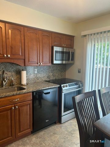 11 Woodland Avenue C, Bloomfield, CT 06002