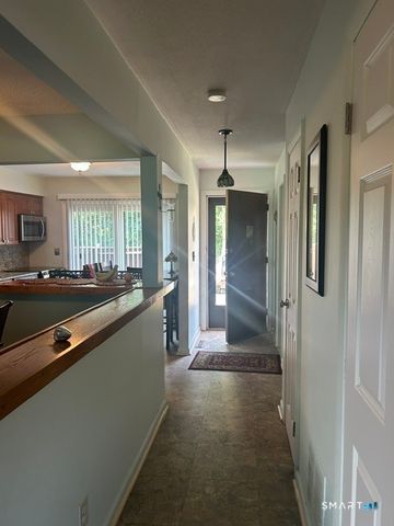 11 Woodland Avenue C, Bloomfield, CT 06002