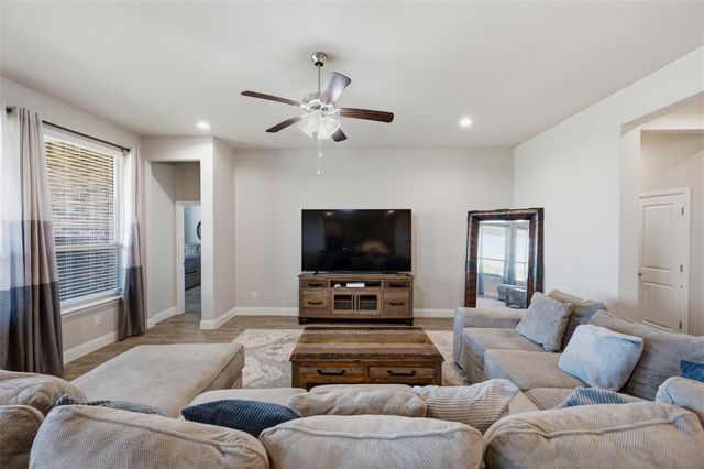 1303 Deer Hollow Drive, Arlington, TX 76002