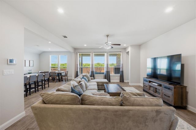 1303 Deer Hollow Drive, Arlington, TX 76002