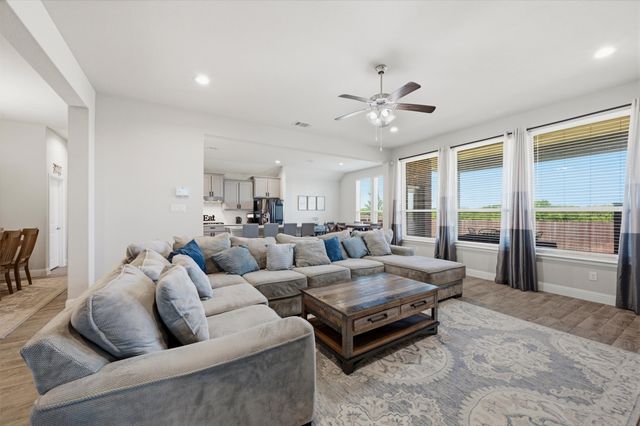 1303 Deer Hollow Drive, Arlington, TX 76002