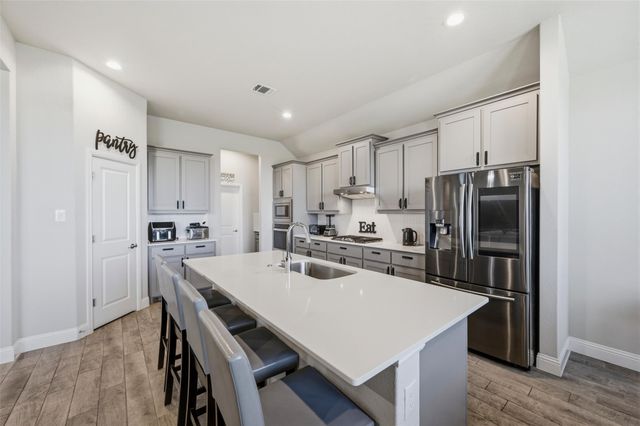 1303 Deer Hollow Drive, Arlington, TX 76002