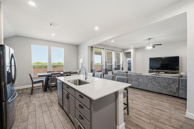 1303 Deer Hollow Drive, Arlington, TX 76002