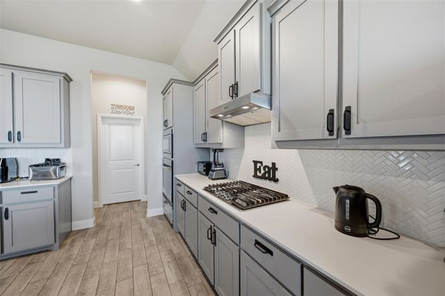 1303 Deer Hollow Drive, Arlington, TX 76002