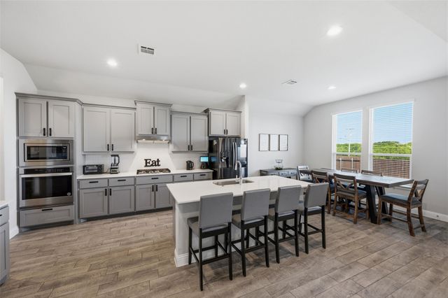 1303 Deer Hollow Drive, Arlington, TX 76002