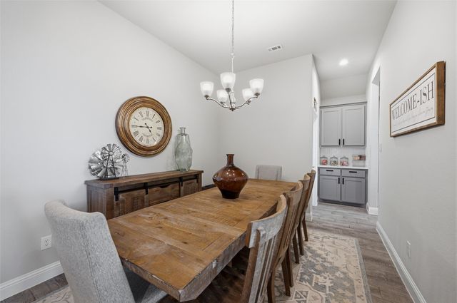 1303 Deer Hollow Drive, Arlington, TX 76002