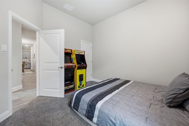 1303 Deer Hollow Drive, Arlington, TX 76002