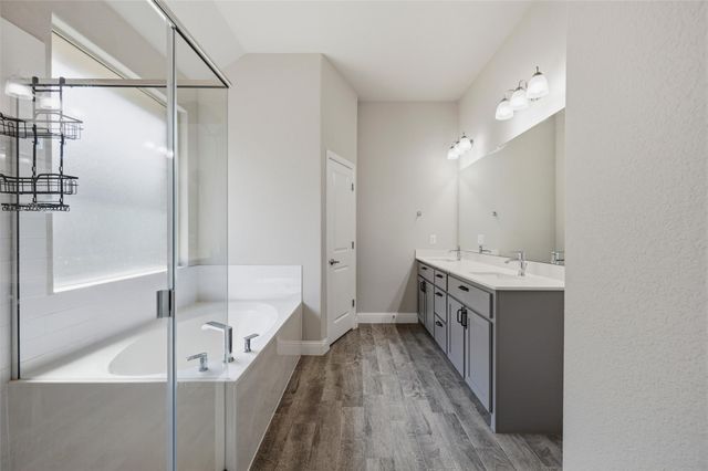 1303 Deer Hollow Drive, Arlington, TX 76002
