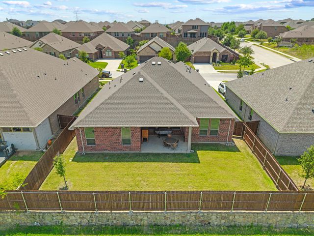 1303 Deer Hollow Drive, Arlington, TX 76002
